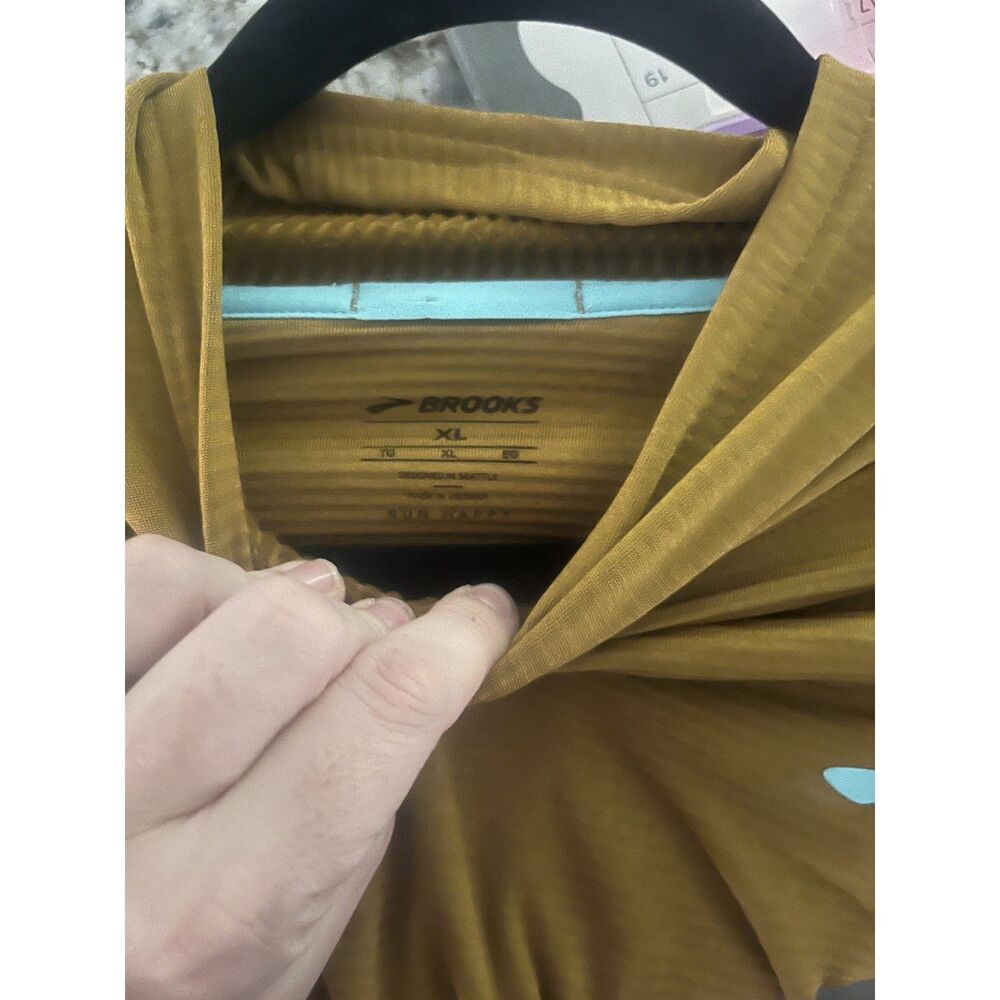 Women’s Brooks Run Happy Yellow Long-Sleeve Pullover Size XL - Picture 4 of 5